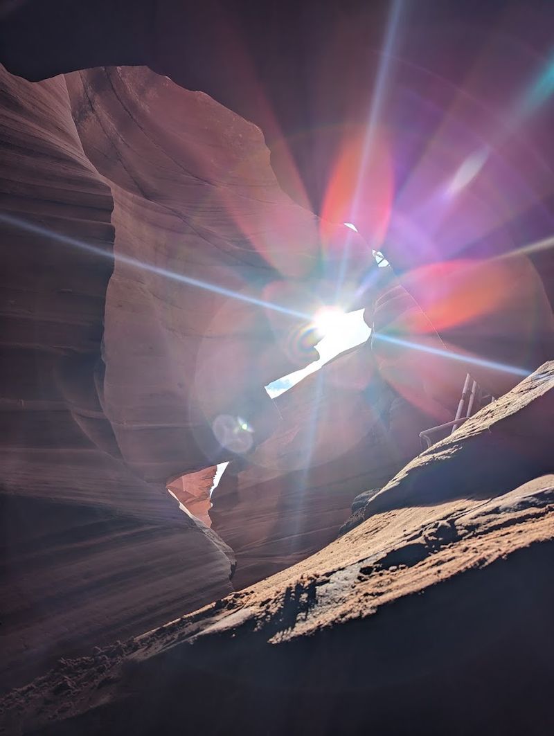 Magical Light Beams That Turn the Canyon Into Pure Magic Magical Light Beams That Turn the Canyon Into Pure Magic