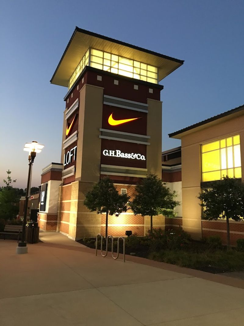 Mall Hours and the Best Times to Visit Mall Hours and the Best Times to Visit