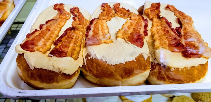 Maple Bacon Donut — Sweet, Salty, and Absolutely Unforgettable Maple Bacon Donut — Sweet, Salty, and Absolutely Unforgettable