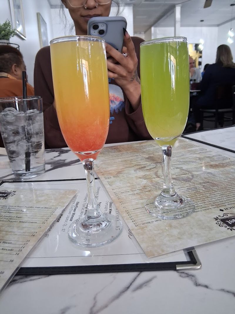 Mimosas That Are Large, Tasty, and Totally Worth It Mimosas That Are Large, Tasty, and Totally Worth It