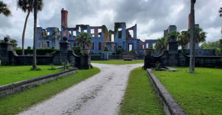 Most People Have No Idea This Spellbinding Abandoned Mansion Exists Right Here in Georgia for a memorable trip