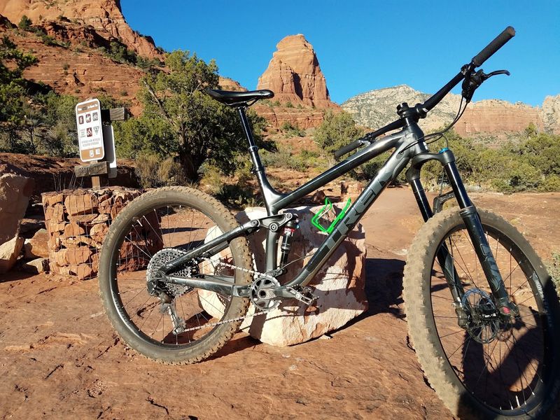 Mountain Biking on Scenic Desert Trails Mountain Biking on Scenic Desert Trails