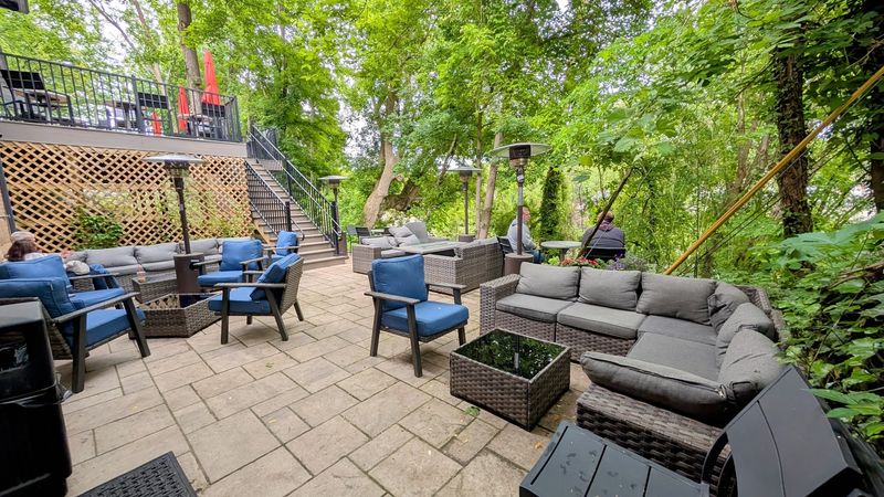Multi-Floor Seating for Every Kind of Visitor