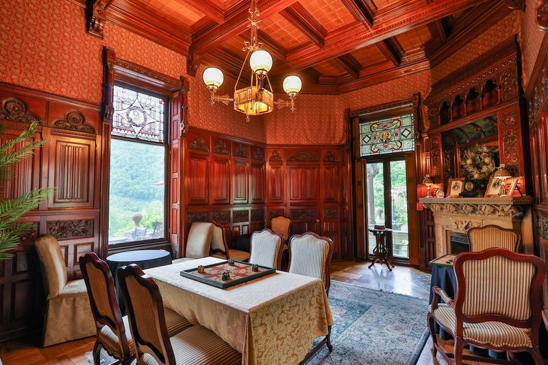 Murder Mystery Weekends That Are Pure Theatrical Magic