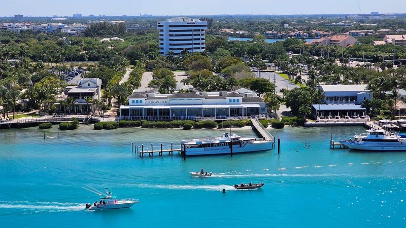 Nearby Waterfront Dining and Local Eats Nearby Waterfront Dining and Local Eats