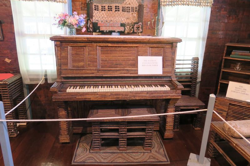 Newspaper Furniture That Will Make Your Jaw Drop Newspaper Furniture That Will Make Your Jaw Drop