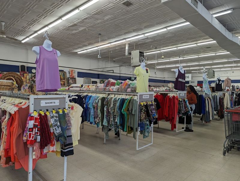 No Fitting Rooms Means Smart Shopping Strategies Matter