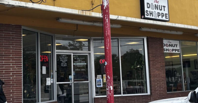 One Of Jacksonville’s Oldest Donut Shops Still Sells Out The Old-Fashioned Way