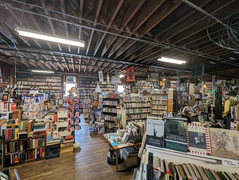 Online Book Ordering for Continued Discovery