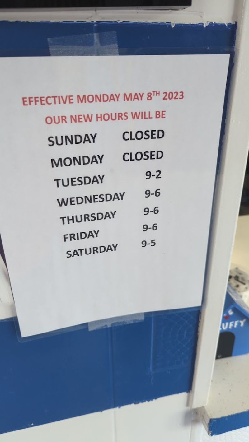 Operating Hours That Reward the Early Crowd