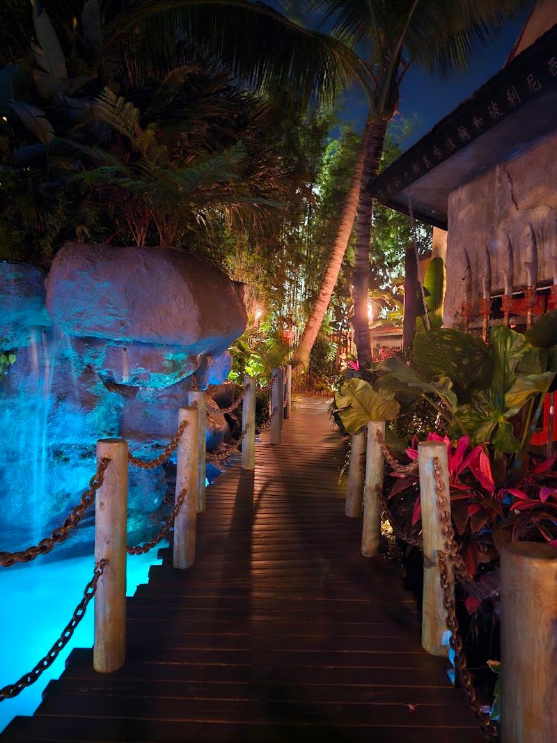 Outdoor Gardens Perfect for a Pre-Dinner Stroll Outdoor Gardens Perfect for a Pre-Dinner Stroll