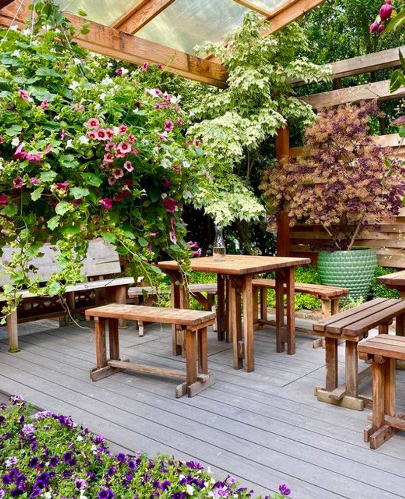 Outdoor Lighting Systems That Wow the Neighbors