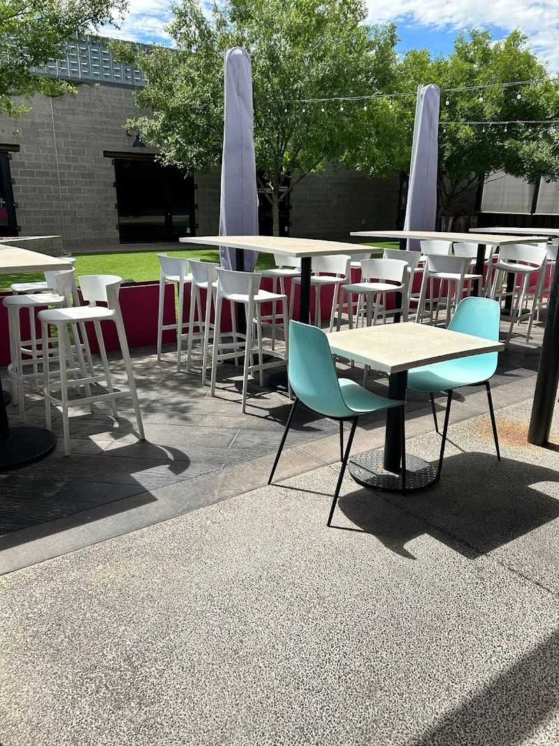 Outdoor Patio Seating That Adds to the Atmosphere