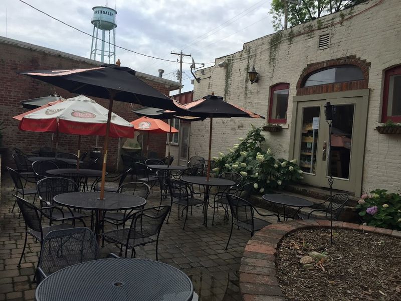 Outdoor Patio Seating That Makes the Meal Even Better
