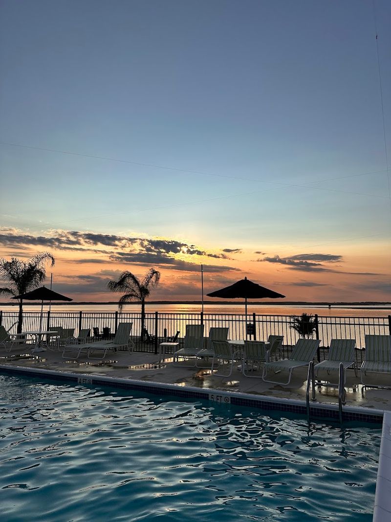 Outdoor Pool With a View That Rivals Any Resort Outdoor Pool With a View That Rivals Any Resort