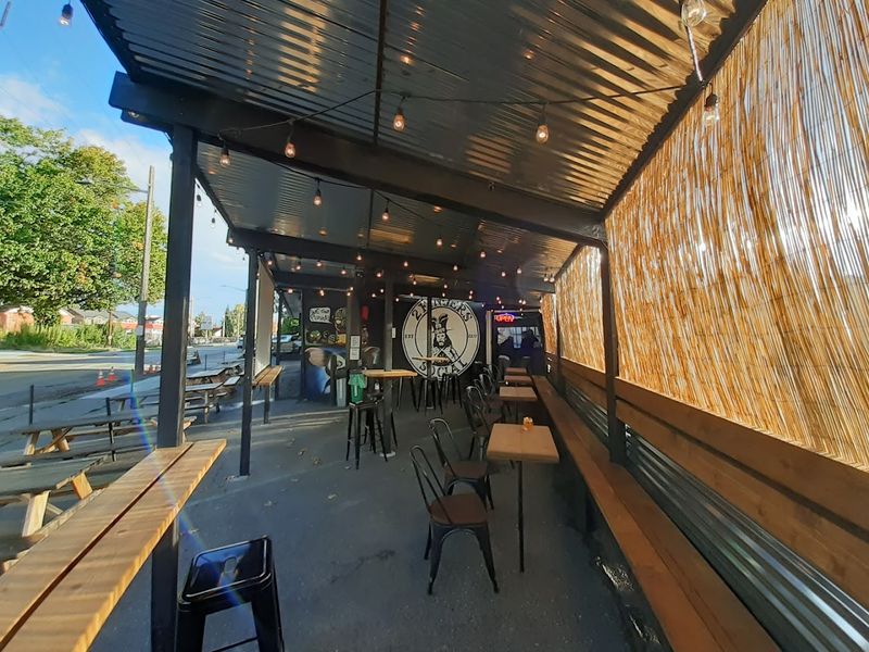 Outdoor Seating Perfect for Warmer Seattle Evenings Outdoor Seating Perfect for Warmer Seattle Evenings
