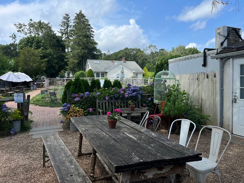 Outdoor Seating That Feels Like a Countryside Escape