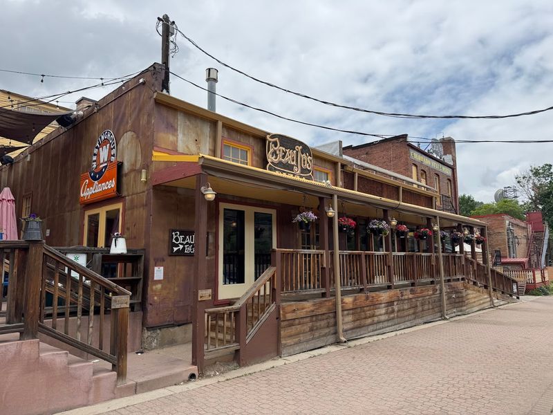 Outdoor Seating and a Lively Mountain Atmosphere