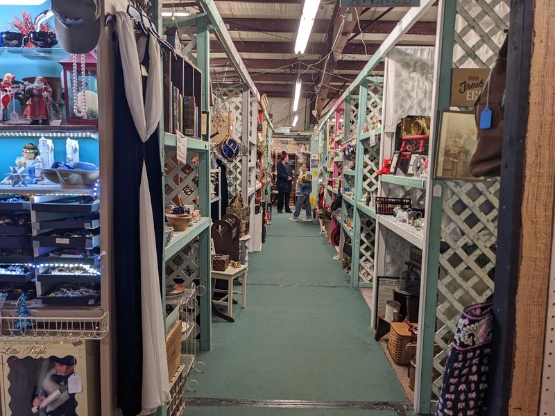 Over 150 Dealers Under One Roof