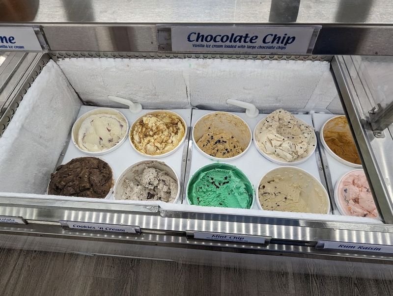 Over 60 Flavors Packed Into One Small Shop Over 60 Flavors Packed Into One Small Shop
