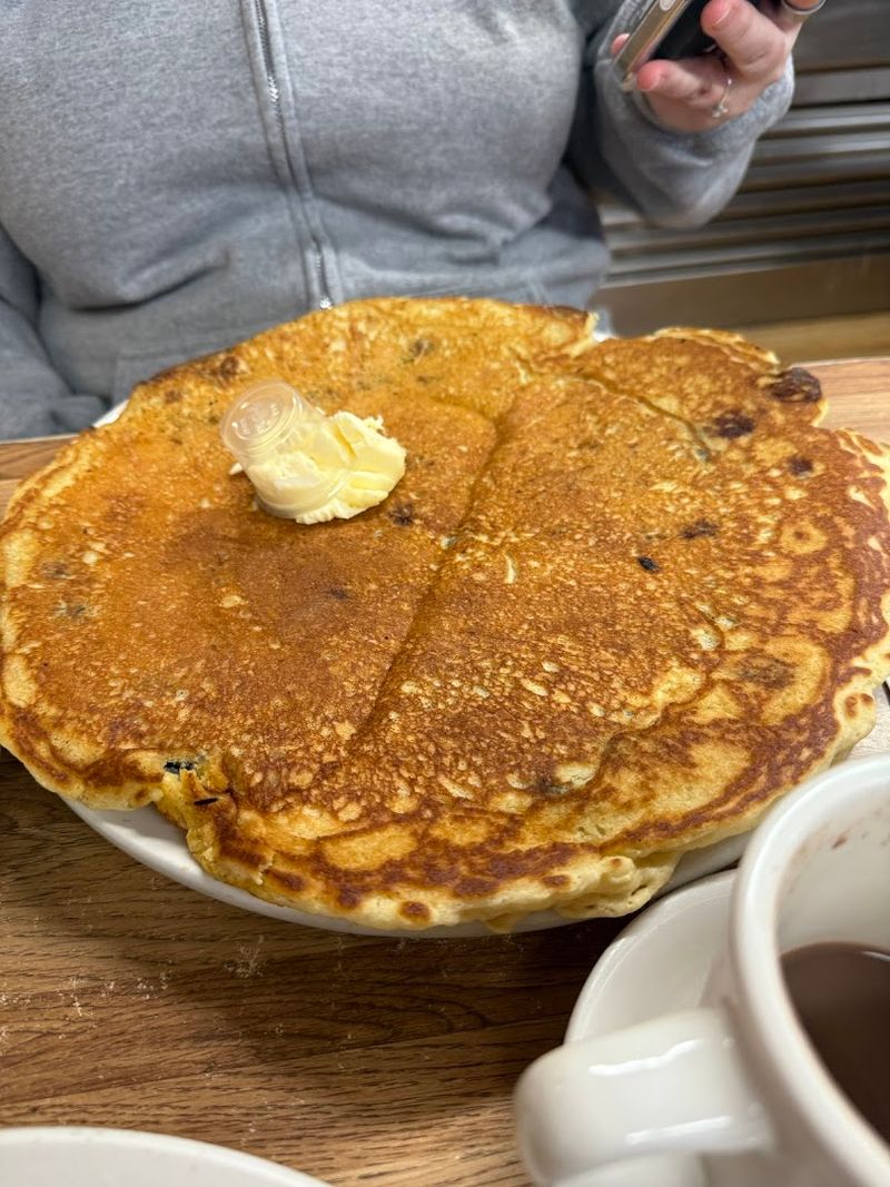 Pancakes the Size of a Dinner Plate That Somehow Stay Fluffy