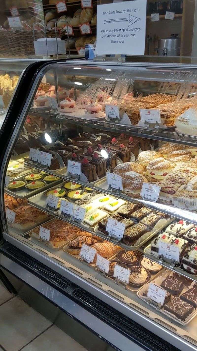 Pastries and Tarts That Look Almost Too Pretty to Eat Pastries and Tarts That Look Almost Too Pretty to Eat