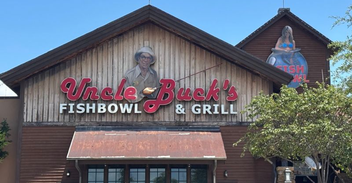 People Drive From All Over Texas To Visit This Ocean Themed Restaurant And Bowling Alley