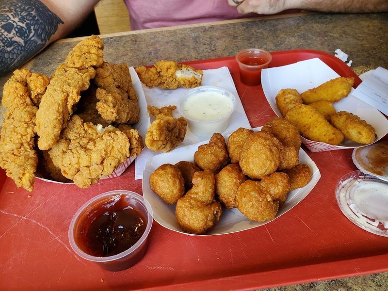 Perfectly Crispy Fried Chicken That Keeps People Coming Back Perfectly Crispy Fried Chicken That Keeps People Coming Back