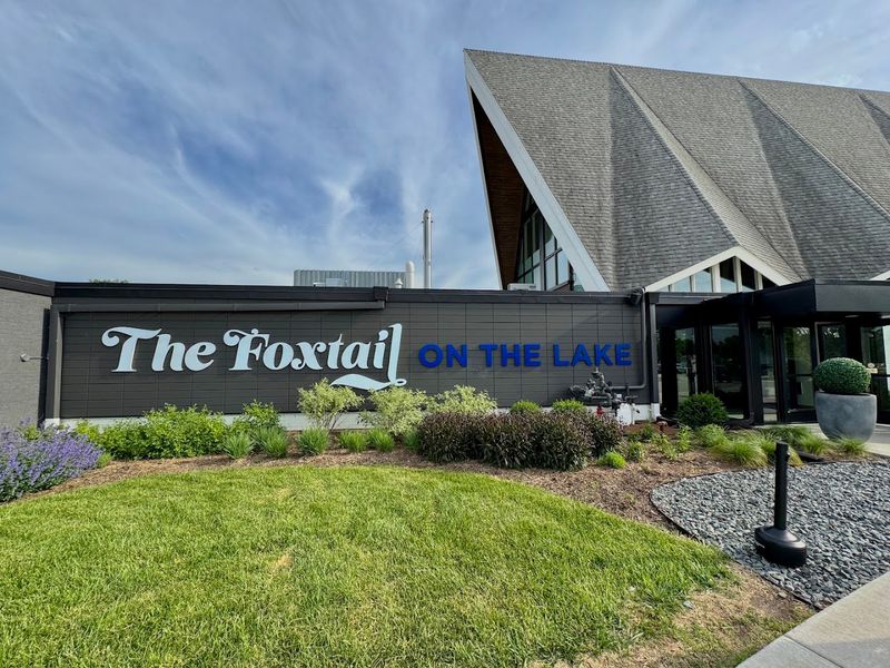 Perfectly Located for a Layover Meal Near O'Hare Airport Perfectly Located for a Layover Meal Near O'Hare Airport