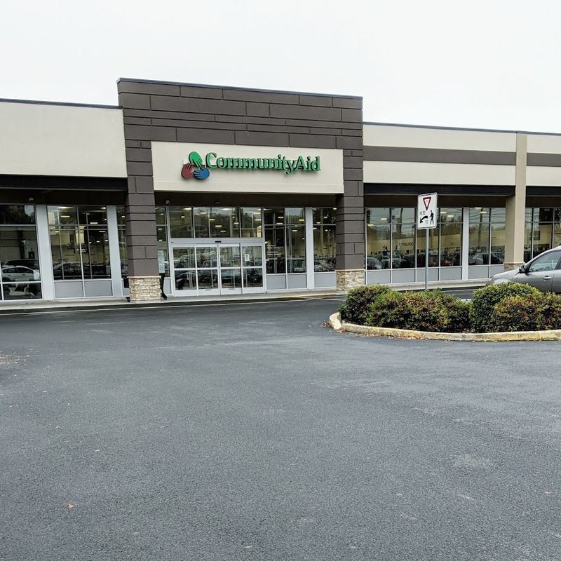 Plenty of Parking and a Convenient Shopping Center Location