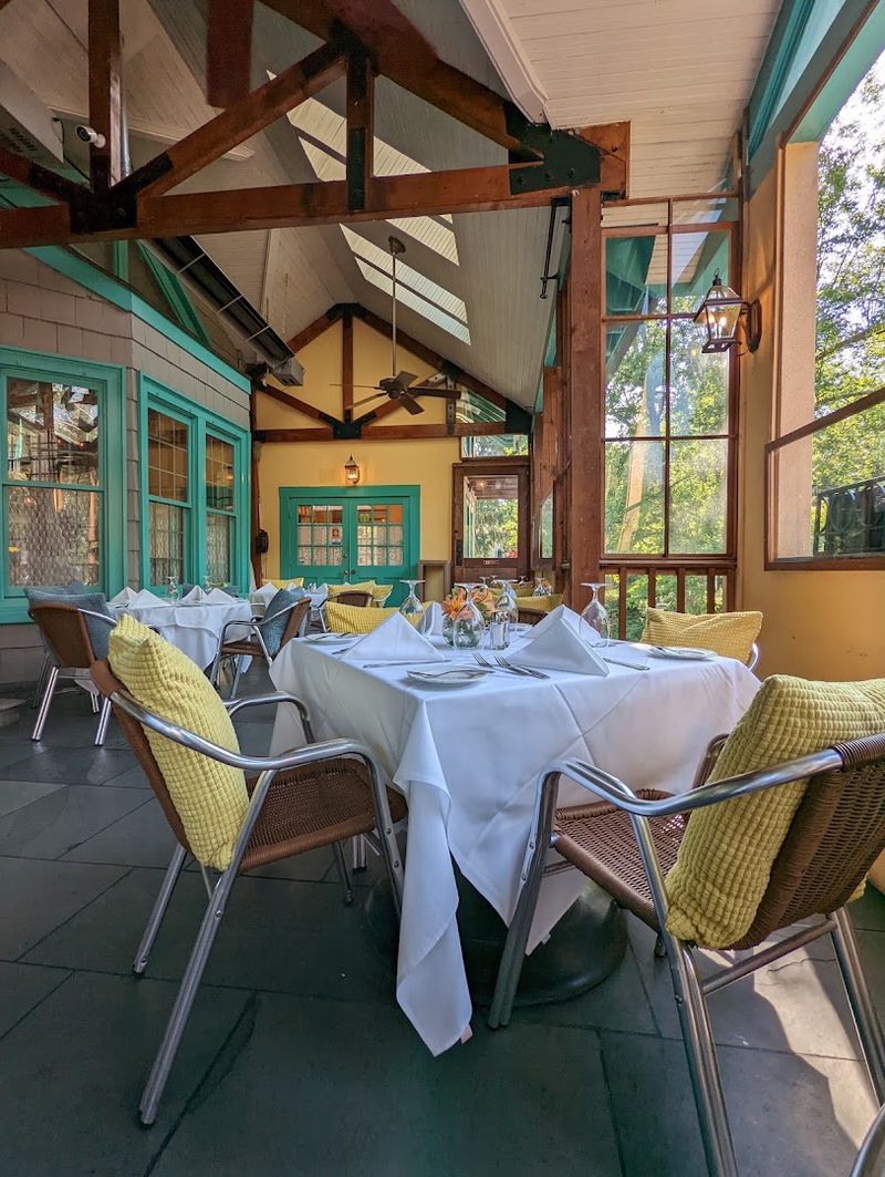 Porch Seating That Brings the Outdoors In