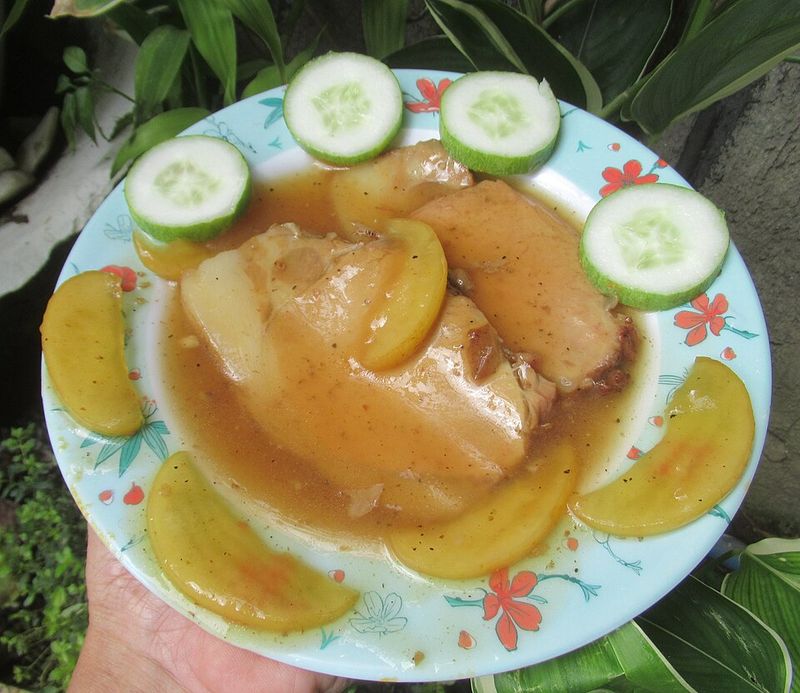 Pork chops with applesauce