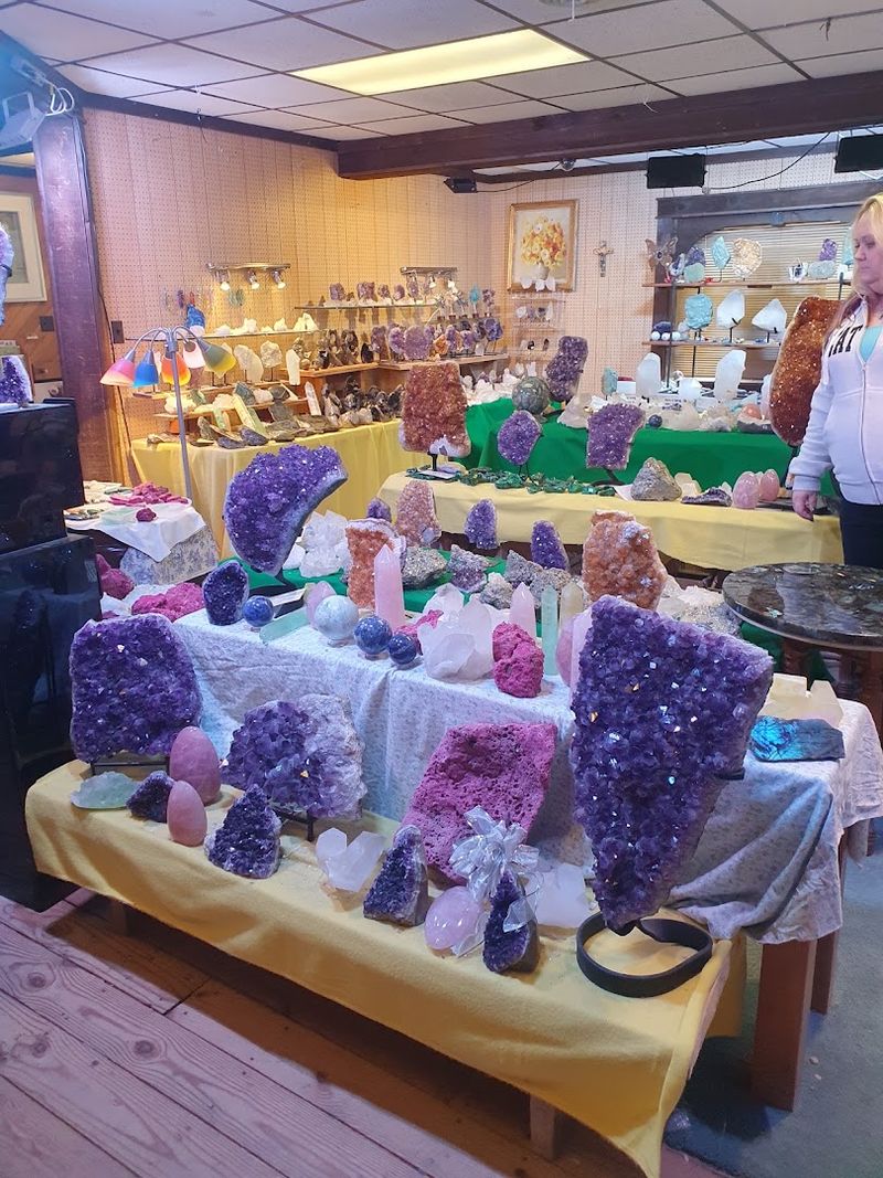 Precious Stones and Crystal Vendors Worth Seeking Out