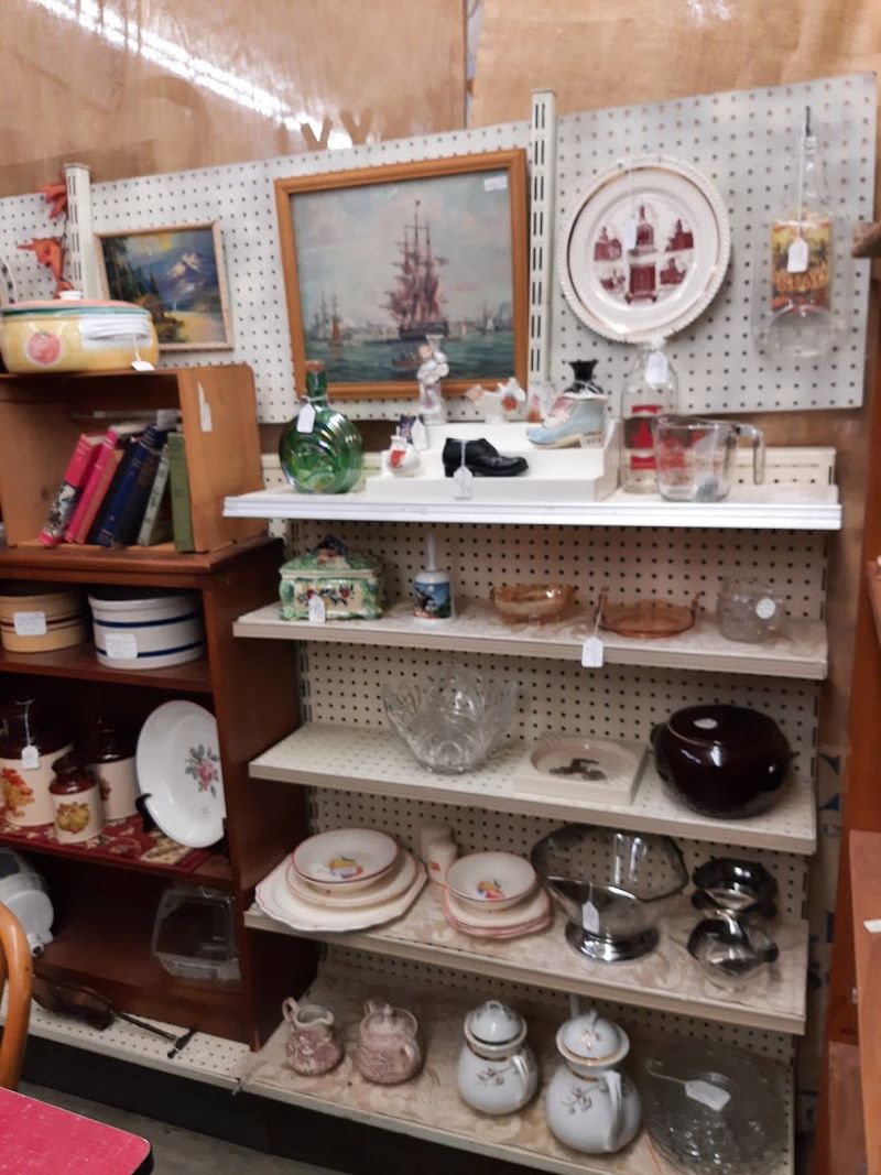 Pyrex, Fiesta Ware, and Collectible Treasures Pyrex, Fiesta Ware, and Collectible Treasures