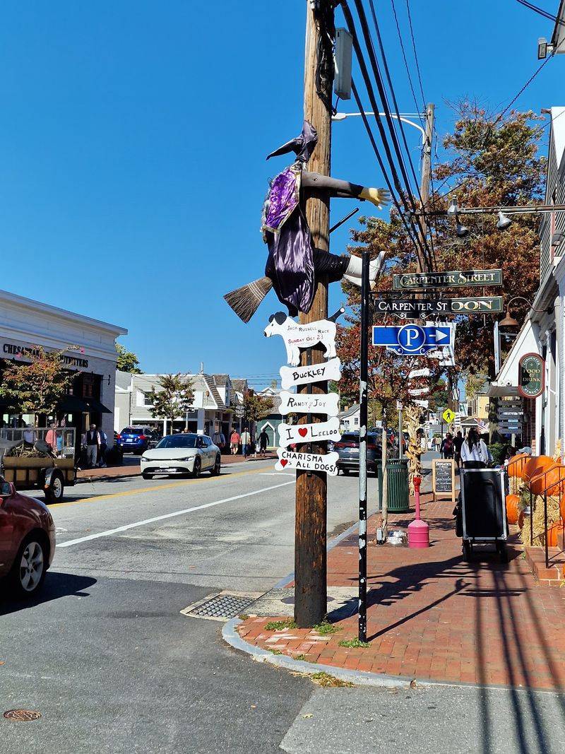 Quaint Boutique Shopping on Talbot Street Quaint Boutique Shopping on Talbot Street