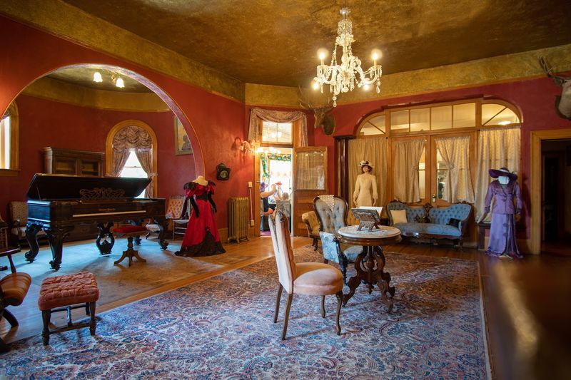 Queen's Parlour Tea Room Experience Queen's Parlour Tea Room Experience