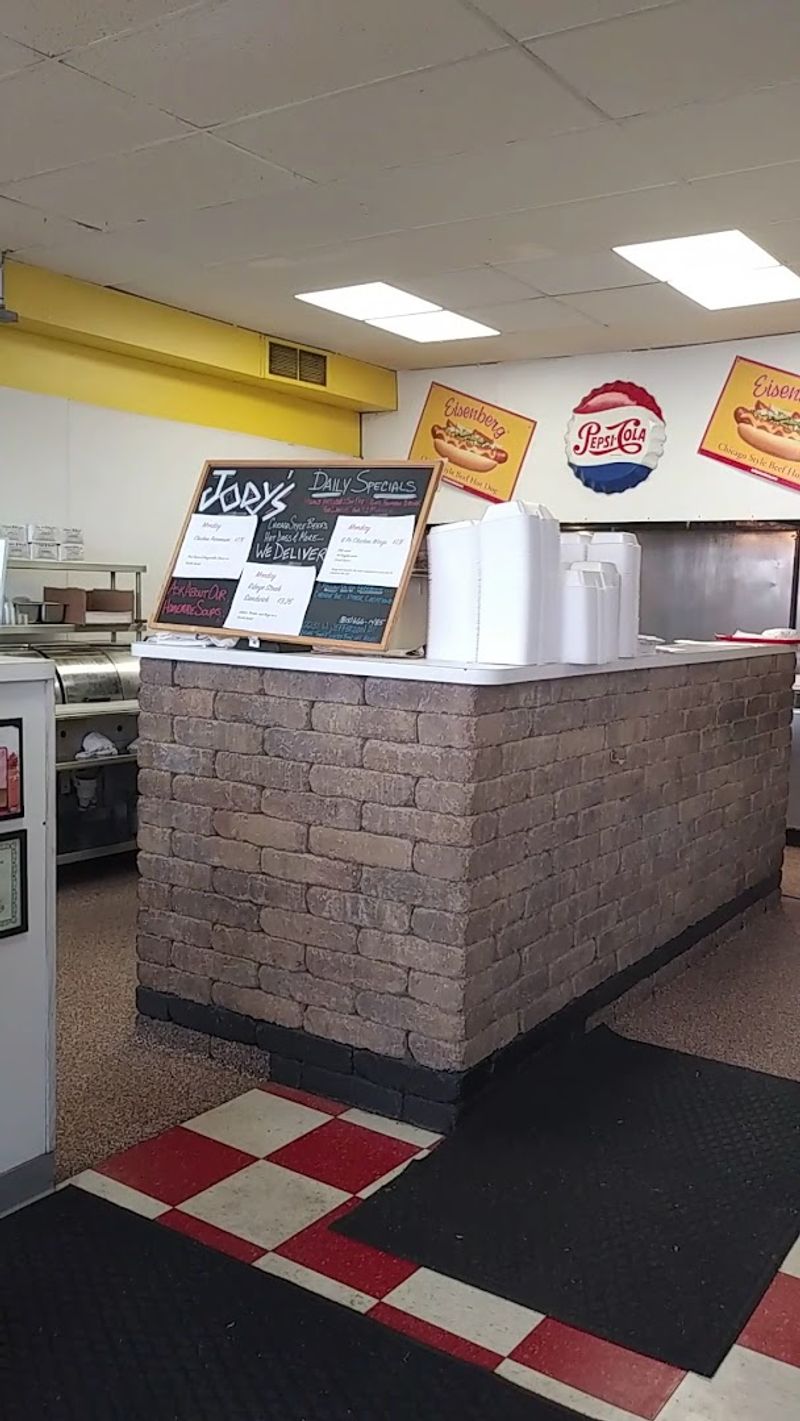 Quick Counter Service That Gets Your Food Out Fast and Hot Quick Counter Service That Gets Your Food Out Fast and Hot