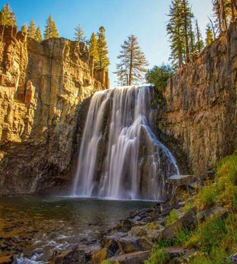 Rainbow Falls: The Waterfall That Steals the Show