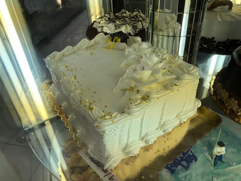 Red Velvet Cake That Keeps Regulars Coming Back Red Velvet Cake That Keeps Regulars Coming Back
