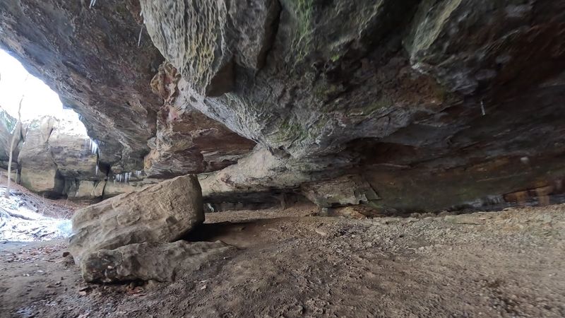 Rock Shelters and Ridge Views on the Second Loop
