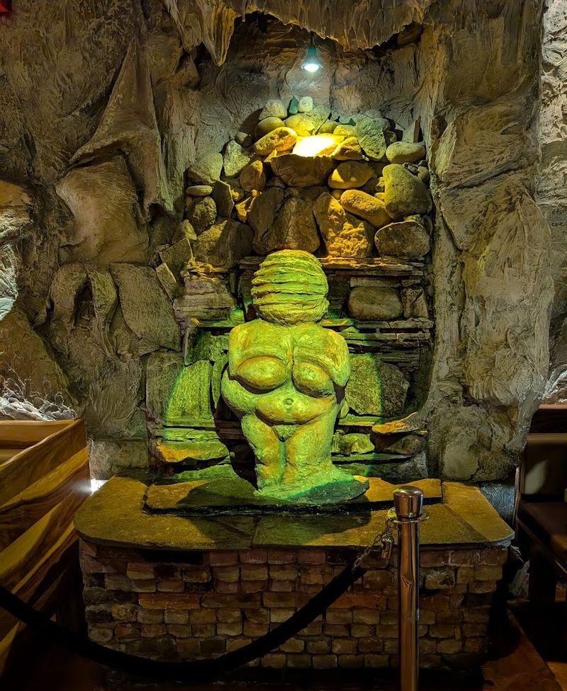 Seasonal Decorations That Keep Every Visit Feeling Fresh