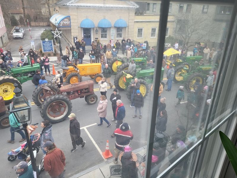 Seasonal Farmers Markets Overflowing With Local Goodness Seasonal Farmers Markets Overflowing With Local Goodness