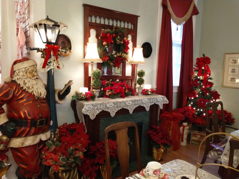 Seasonal and Themed Teas That Keep Guests Coming Back