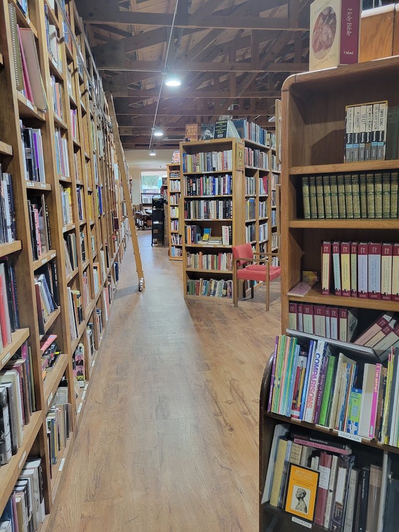 Seating Areas That Invite You To Sit And Browse A While