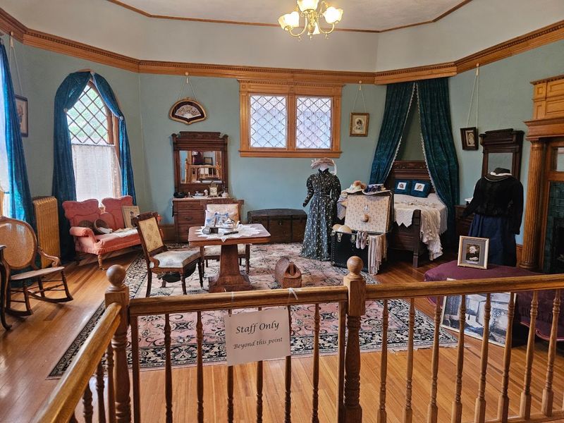 Self-Guided Museum Tour Through 30-Plus Rooms Self-Guided Museum Tour Through 30-Plus Rooms