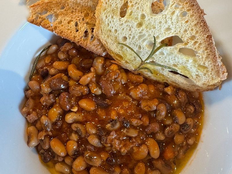 Slow-cooked baked beans Slow-cooked baked beans