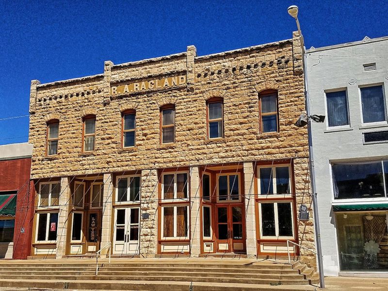 Small-Town Safety and a Quieter Daily Life