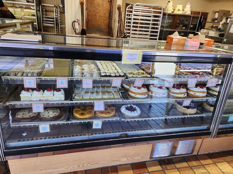 Smearcase Cheesecake That Keeps Regulars Coming Back