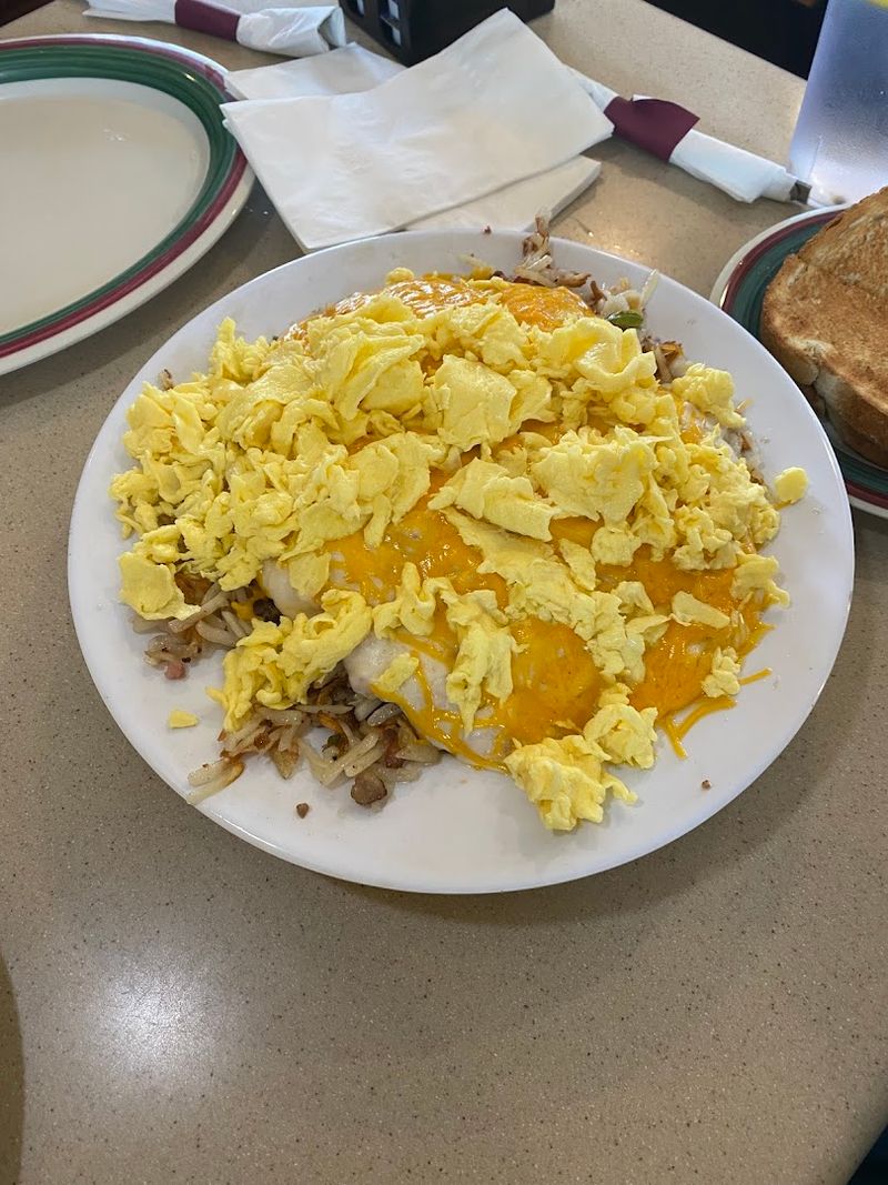 Smothered Biscuits and Gravy That Warm You From the Inside Out Smothered Biscuits and Gravy That Warm You From the Inside Out