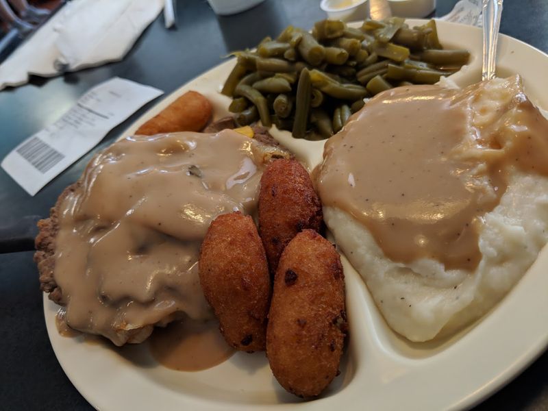 Southern Comfort Lunch Plates That Feel Like A Hug